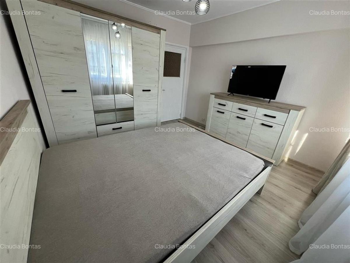 Apartament cu 3 camere semidecomandat în Podu Roș - 7