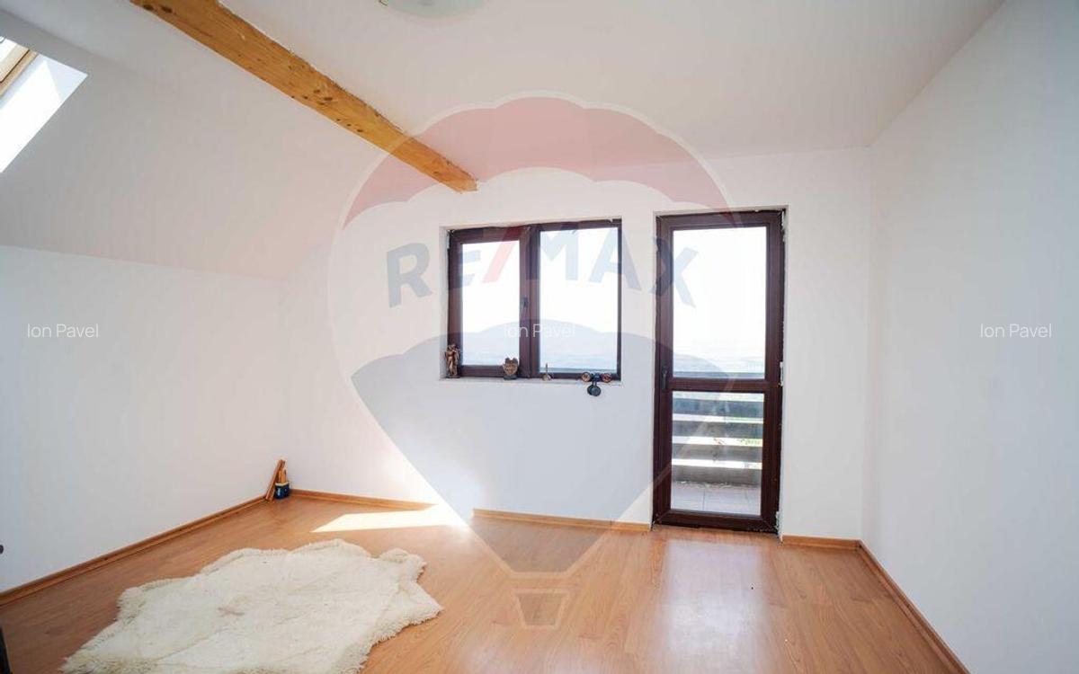 Casa / Vila Zona Bucium, Paun - 10