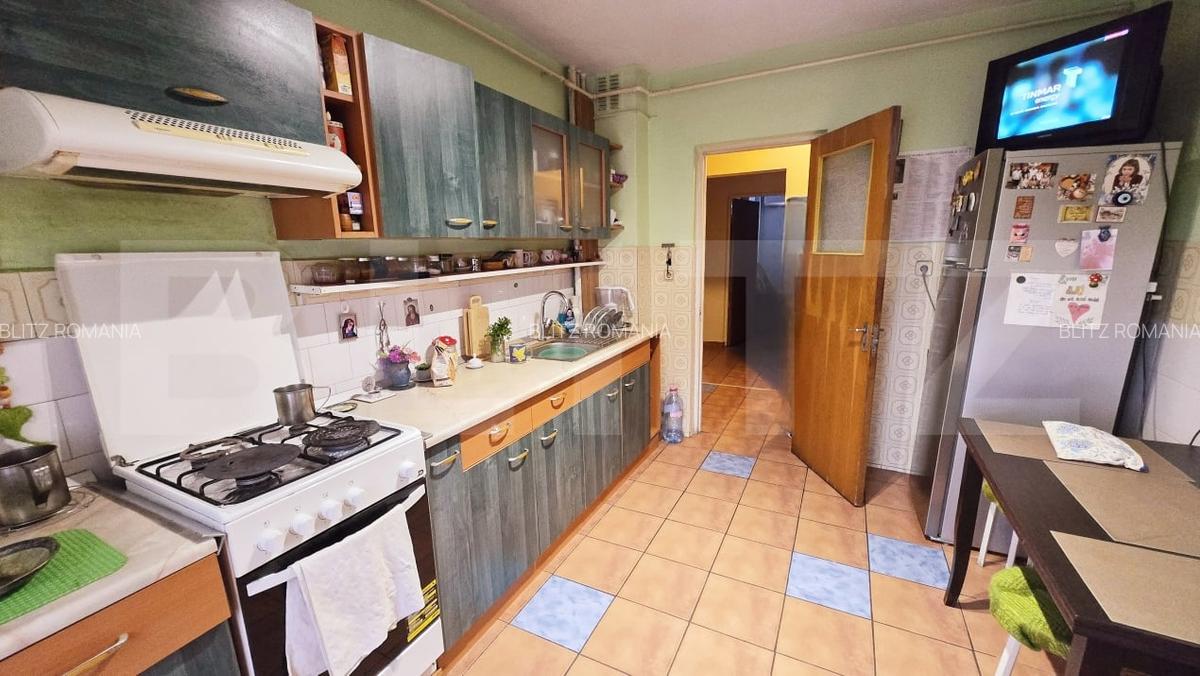 Apartament cu 4 camere,decomandat,77 mp, zona centrala, Blaj - 2