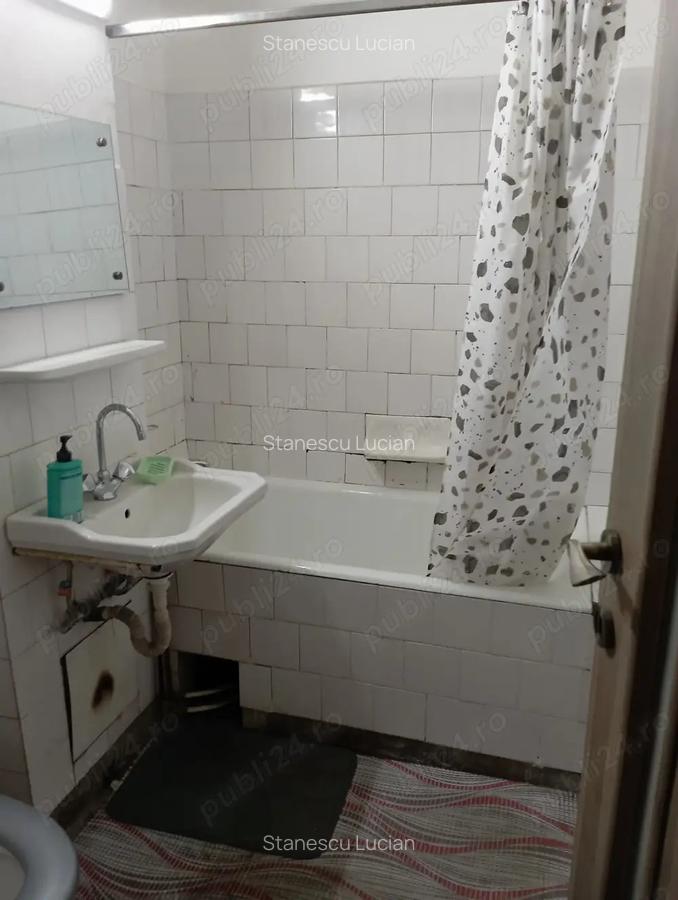 Proprietar chirie Strand 2 camere decomandat etaj 2 - 4