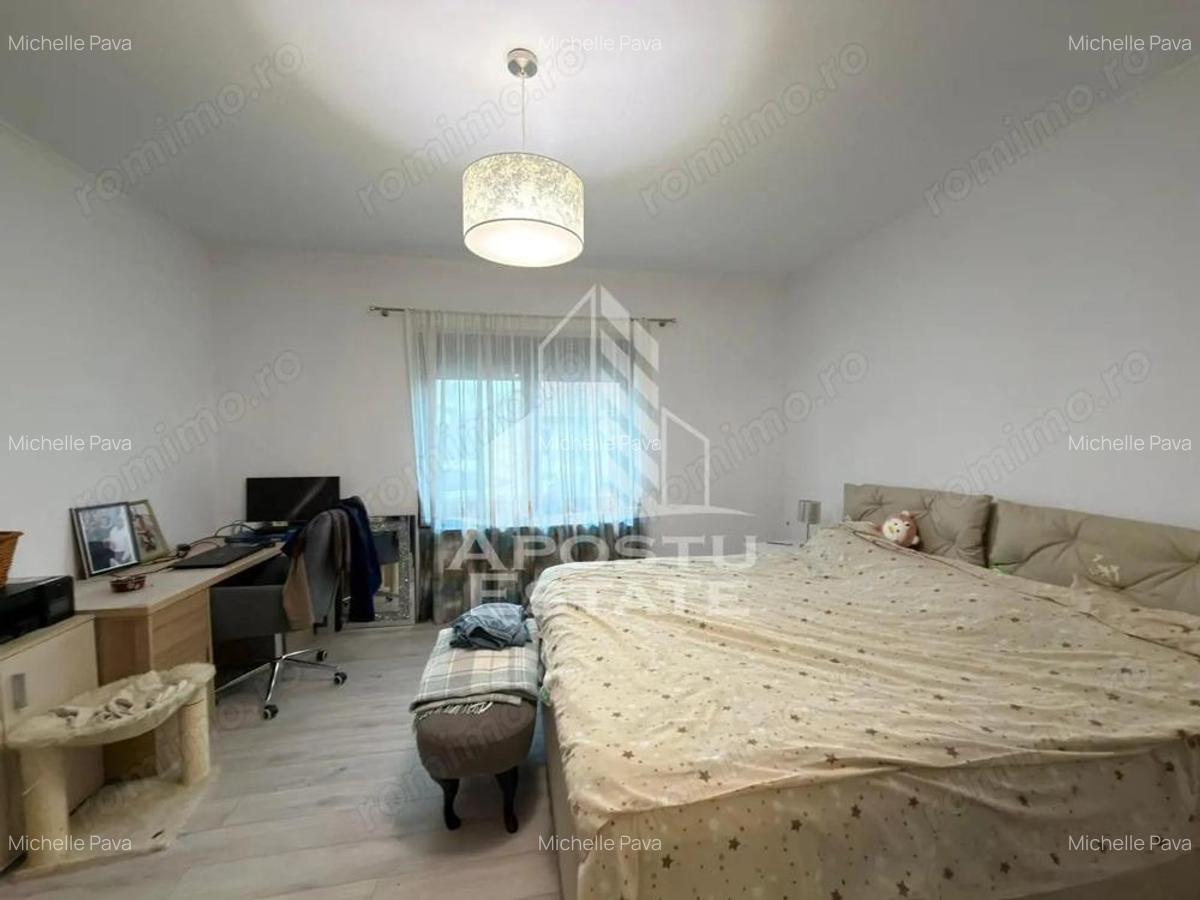 Casa individuala cu 8 camere, 750mp teren, in Mehala - 1