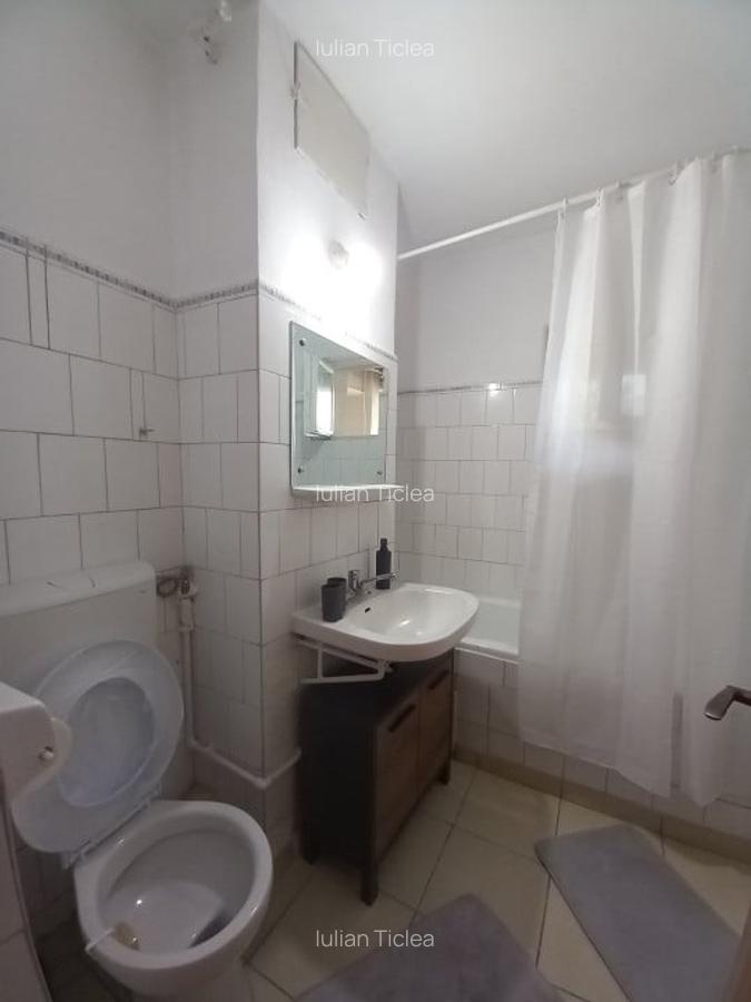Garsoniera decomandata in bloc mixt , etaj 3, libera , Matei Basarab -central - 1