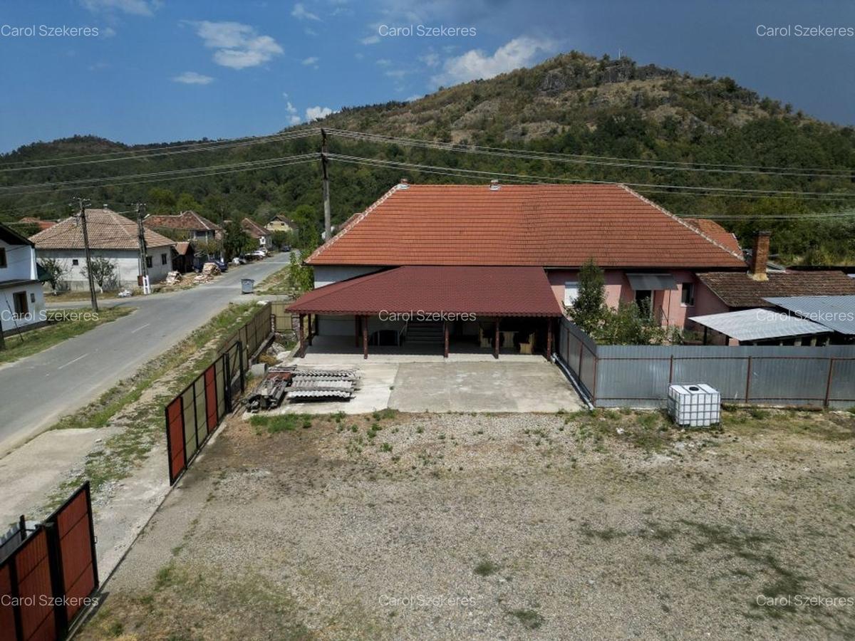 Casă tip duplex cu teren generos în Dezna - 1