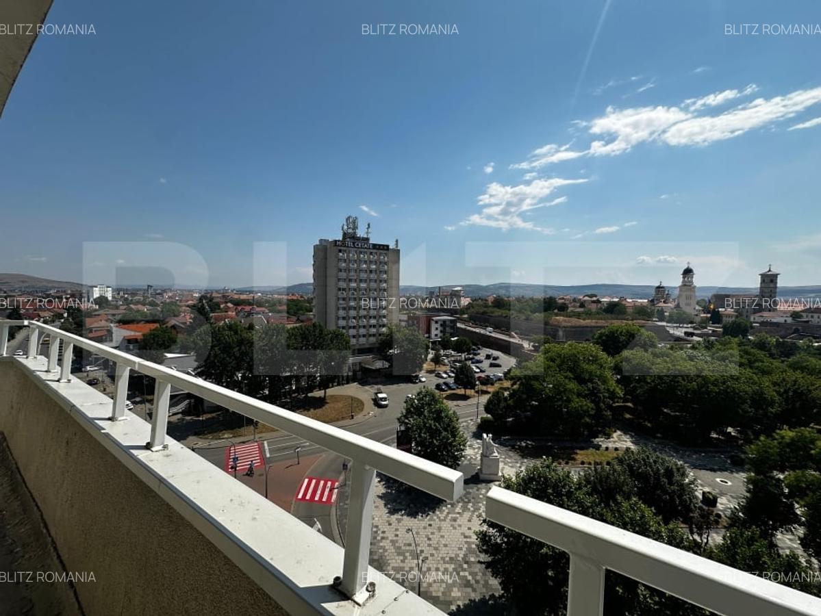 Apartament 3 camere, 78 mp, zona Cetate - 1