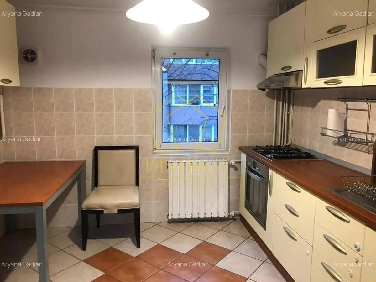 Apartament cu 4 camere decomandat în Torontalului - 4
