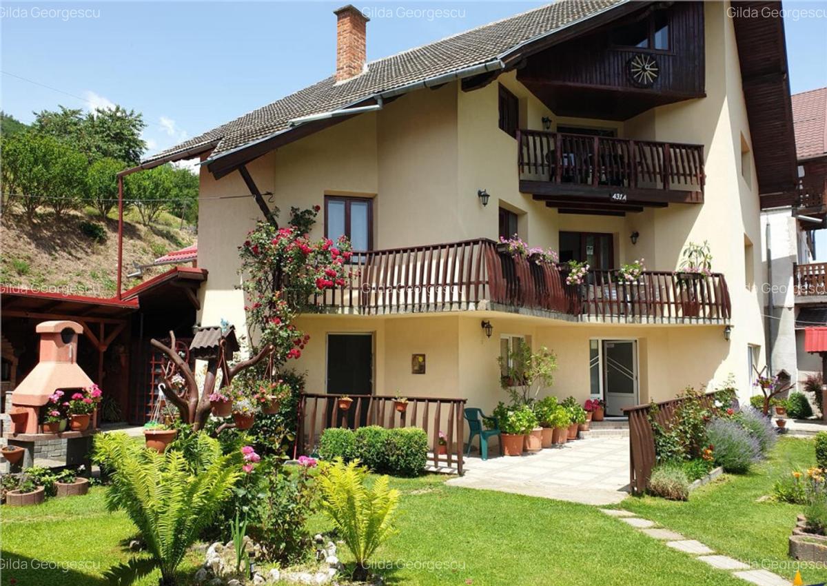 FILM! Pensiune in decor de poveste, loc de istorie si legend - 11