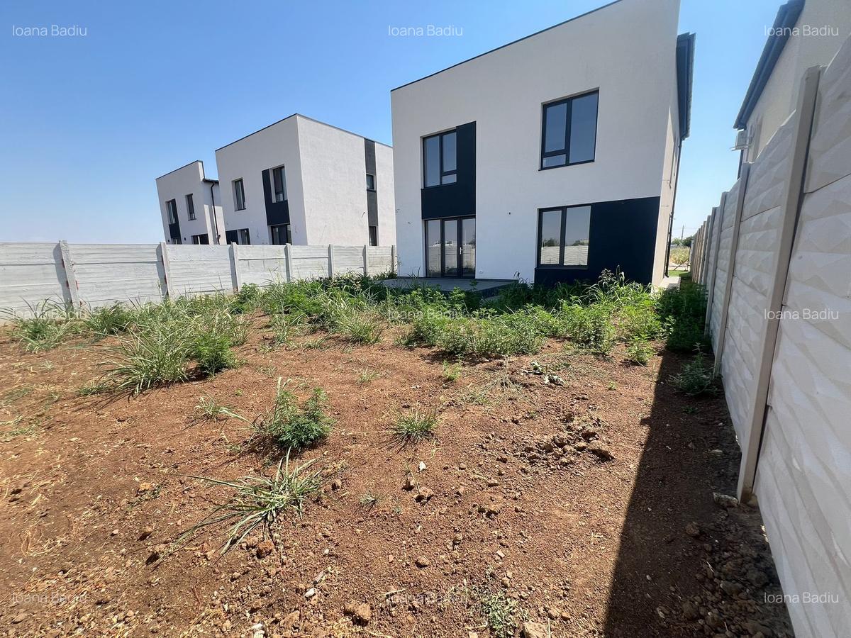 Vila individuala - 5 camere - 3 bai - beci- Teren 330 mp - 22
