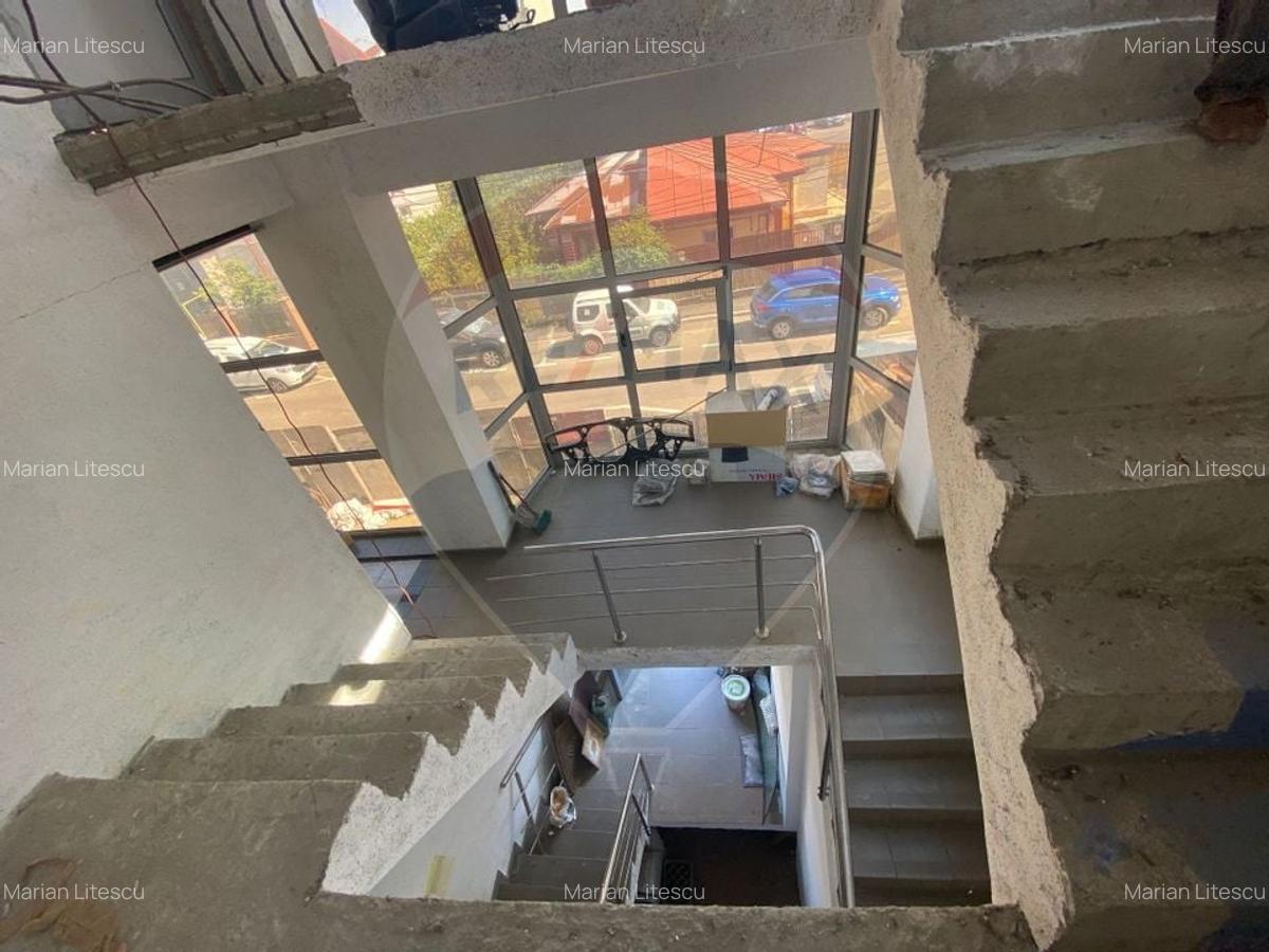 Casa / Vila, si service cu spatii de birouri, de vanzare in sector 4 - 5
