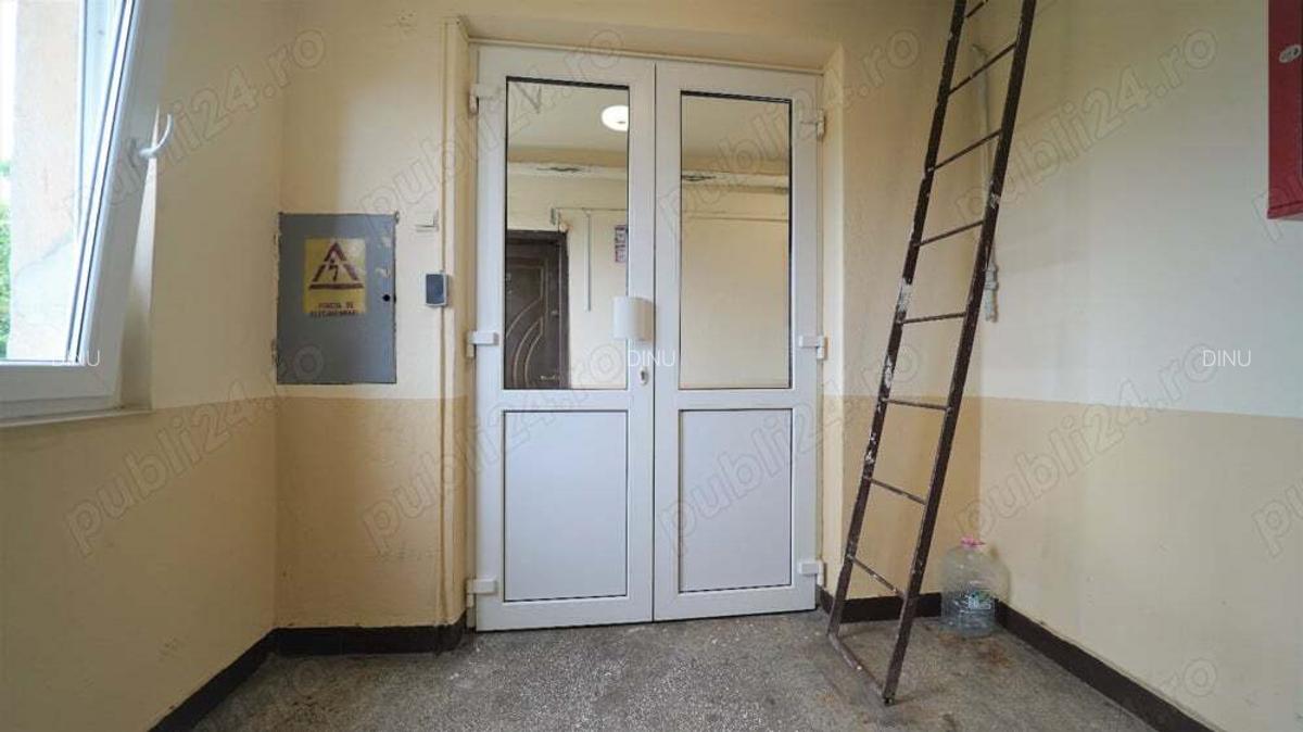 Inchiriez pe termen lung,gars 11,20 mp,langa Universitatea Oradea - 4 Inchiriez pe termen lung,gars 11,20 mp,langa Universitatea Oradea - 4