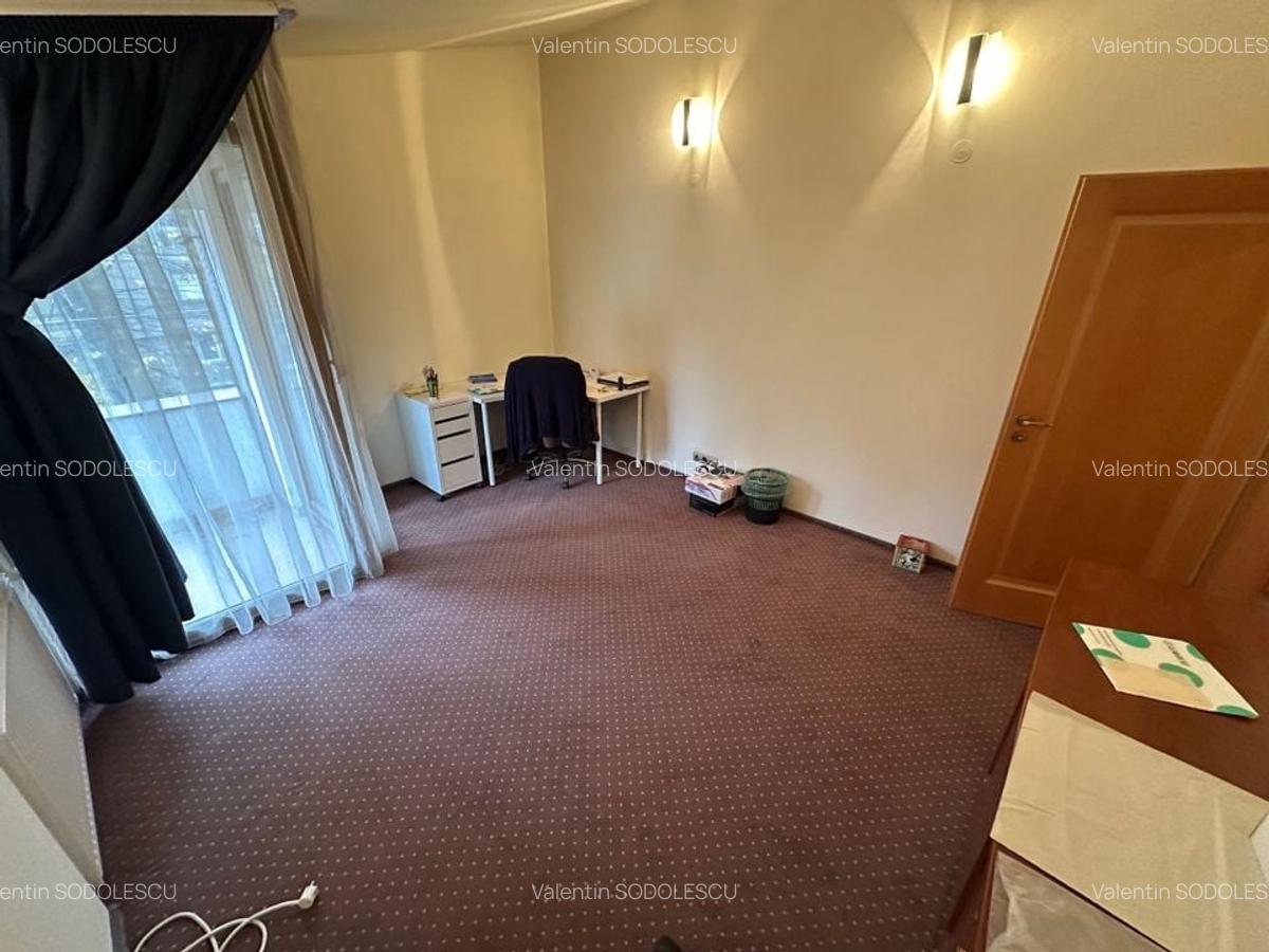 Casă / Vilă cu 6 camere în zona  Calea Aradului - 39