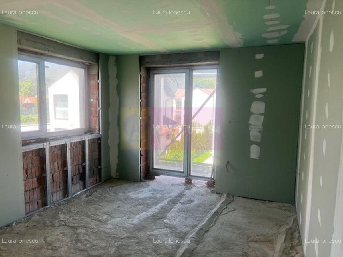 Vila la rosu Zarnesti- Mitropolit Metianu cu vedere superba spre munte - 25