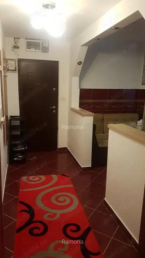 Inchiriez apartament 3 camere - 4
