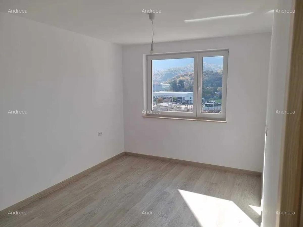Apartament cu 3 camere decomandat în Astra - 5