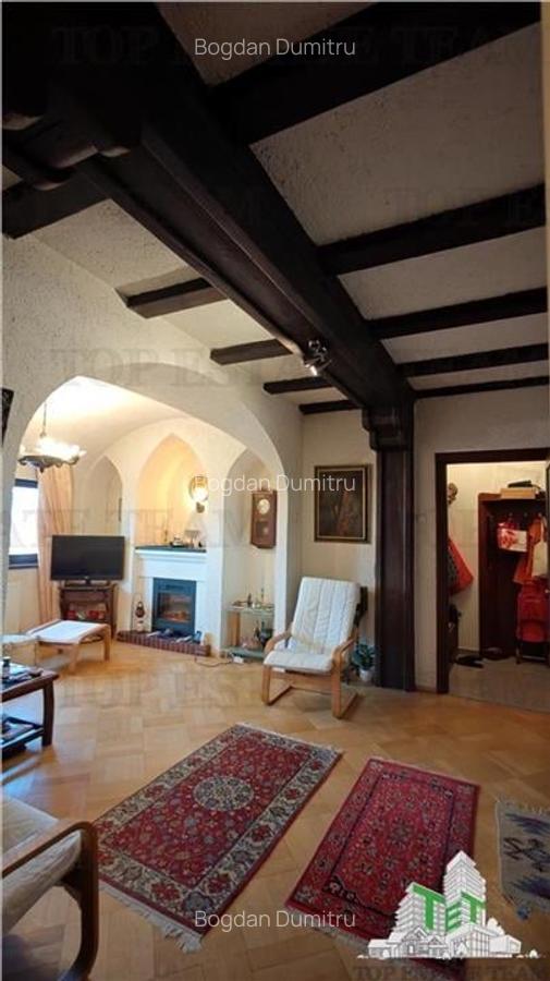 Apartament de 3 camere ultracentral, 2 intrari, lift cu acces privat, pod pentru - 2