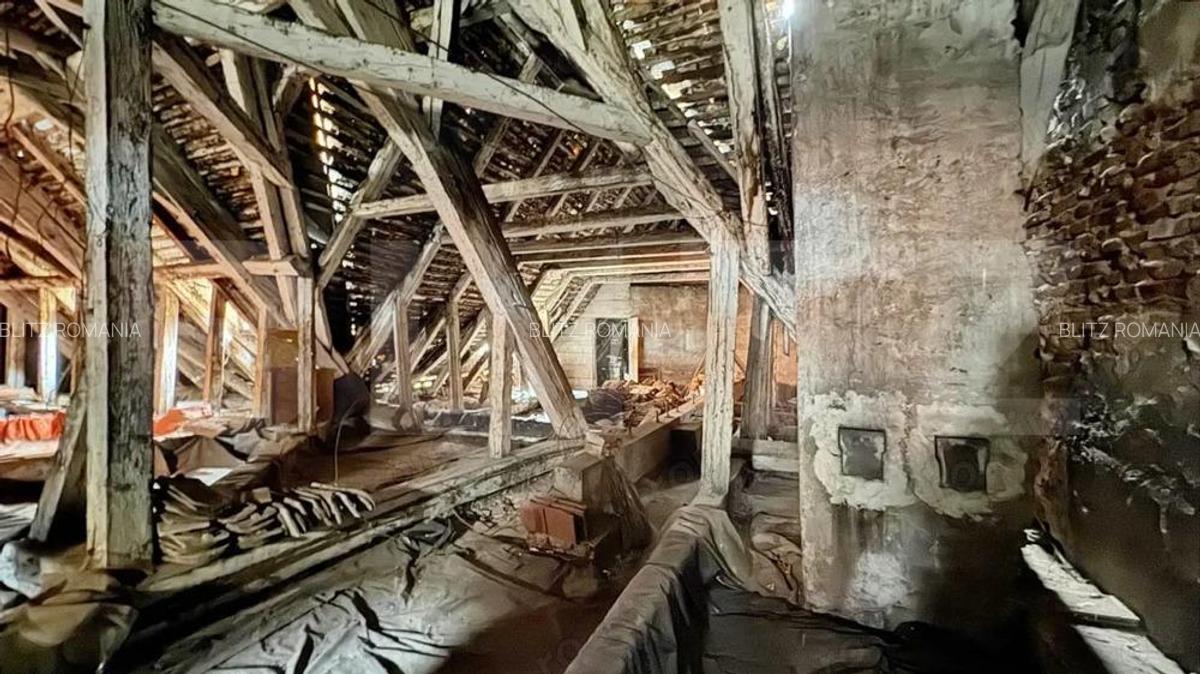 Pod spai?os, transformabil in apartamente, 285 mp, Pia?a Sfatului - 7