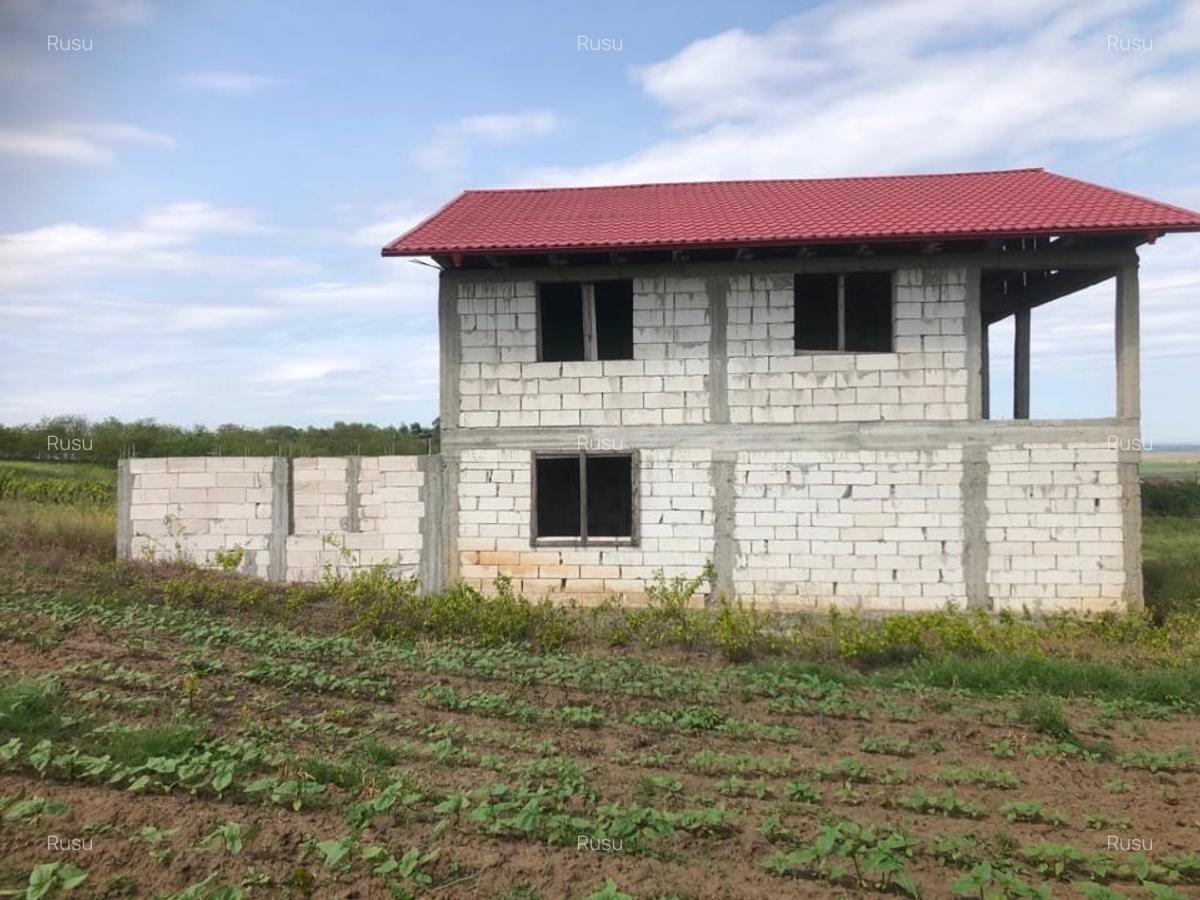 Casa de vanzare la rosu | 1500mp teren - Garvan, comuna Jijila, Tulcea - 1 Casa de vanzare la rosu | 1500mp teren - Garvan, comuna Jijila, Tulcea - 1