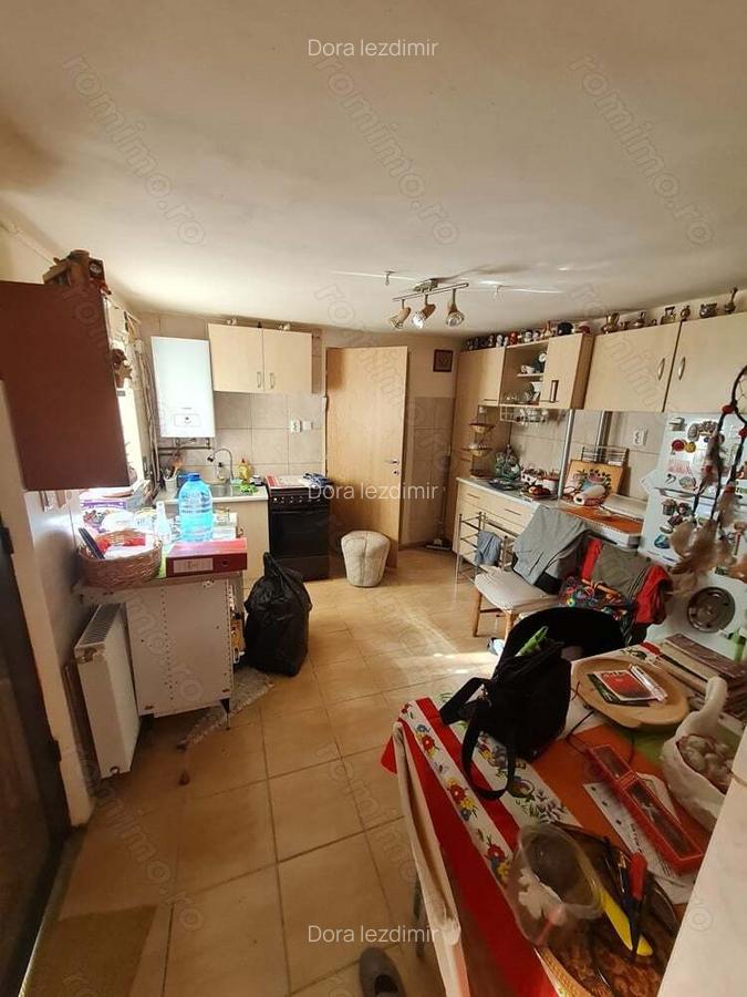 Vanzare casa cu anexa locuibila si teren - 2