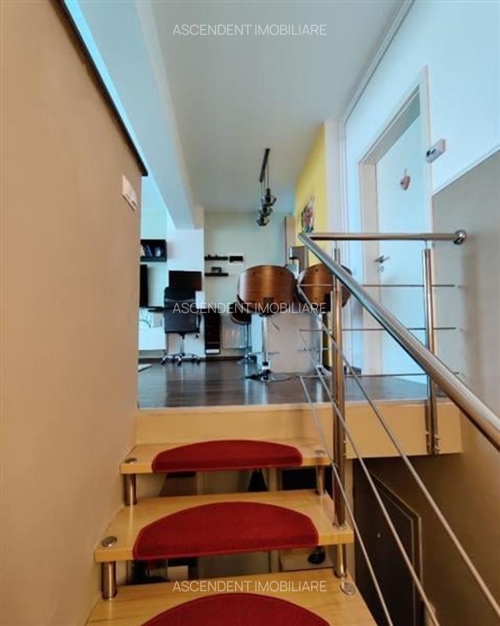 Apartament cu 3 camere decomandat în Tractorul - 3