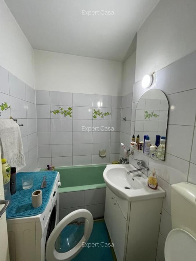 2 Camere | 1 MAI | Ion Mihalache | Bloc Anvelopat | 2 Minute metrou - 11