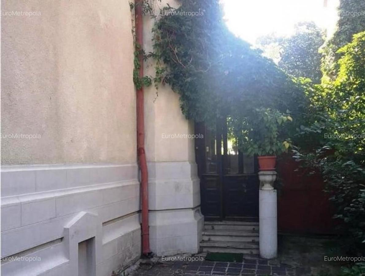 OPORTUNITATE! Vila pe strada EXCLUSIV de case , curte compacta, Kiseleff - 3