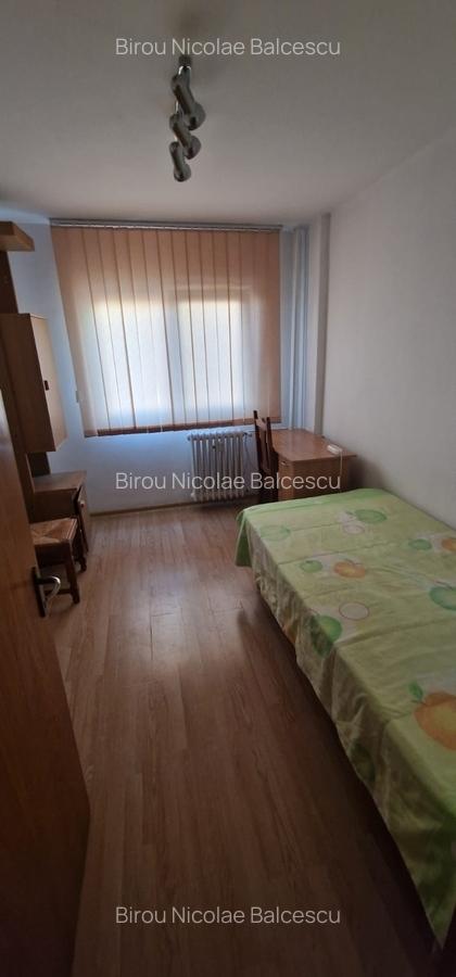 Apartament 3 camere semidecomandat cu 2 grupuri sanitare - 7