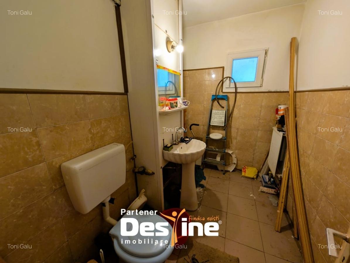 4 camere decomandat - 2 bai cu geam - centrala termica - simplu - la strada, CUG - 7
