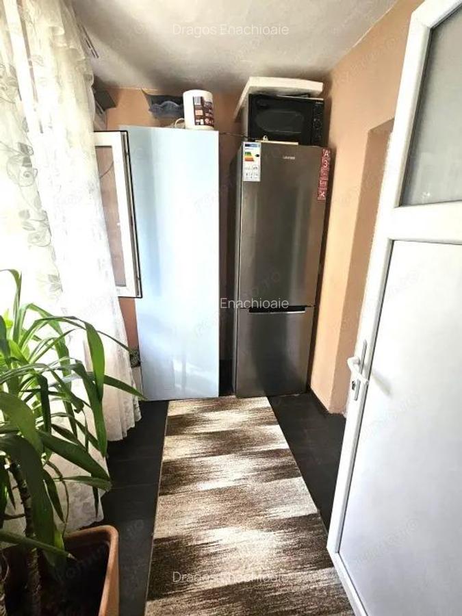 Casa cu teren la pret de apartament in Giulesti-capatul tramvaiului 11 - 15