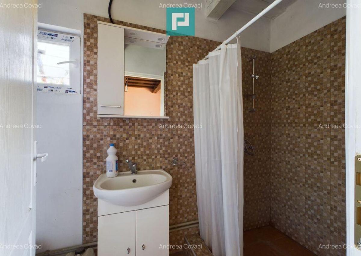 Casa cu 8 Camere in Salajeni - 8