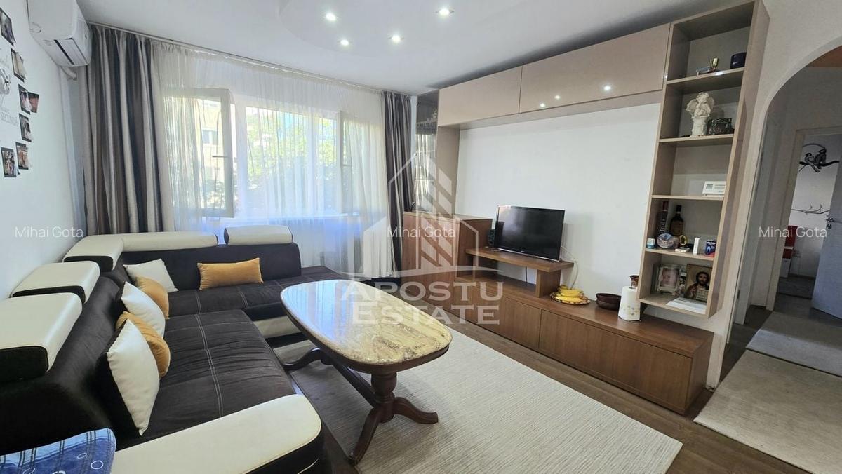 Apartament cu 4 camere, etaj intermediar, zona Dacia - 1
