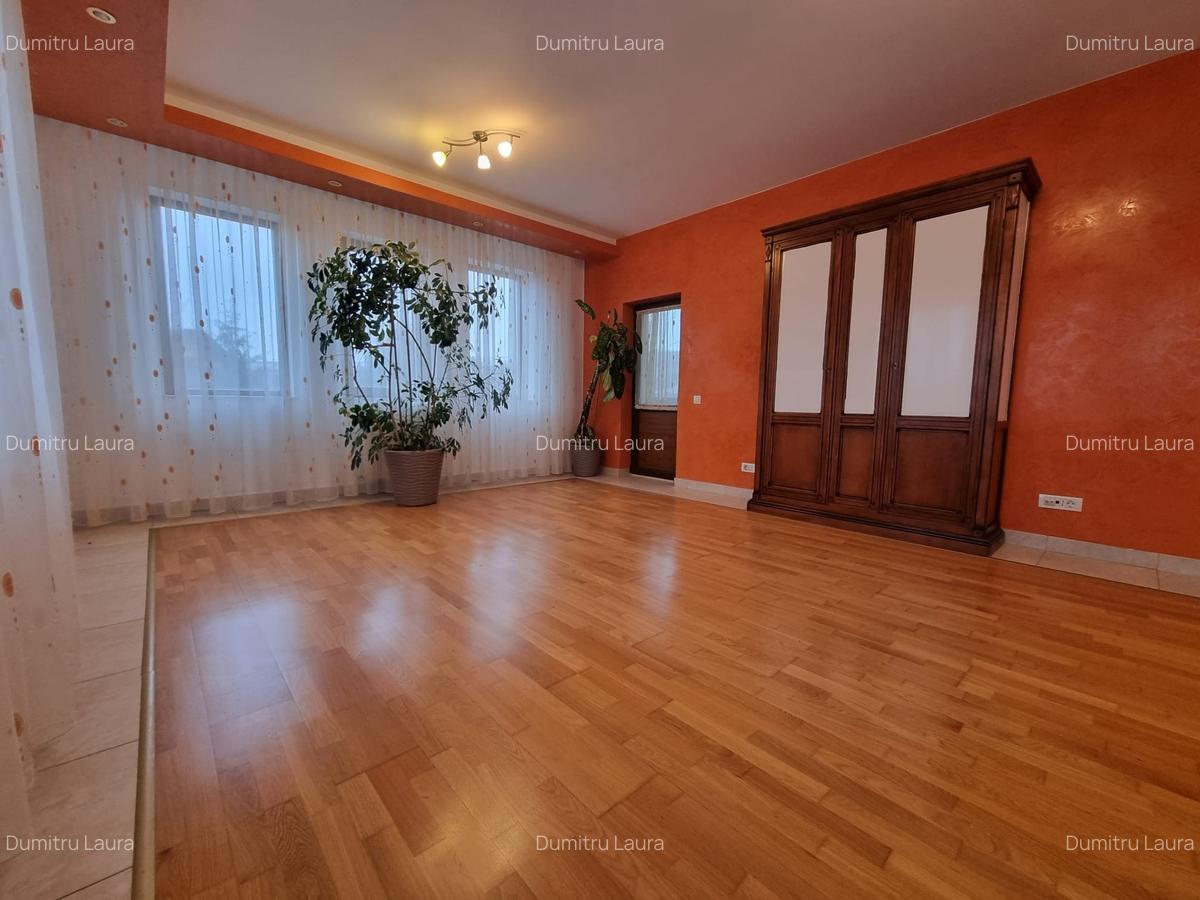 Casă cu 5 camere în Bucium - 1