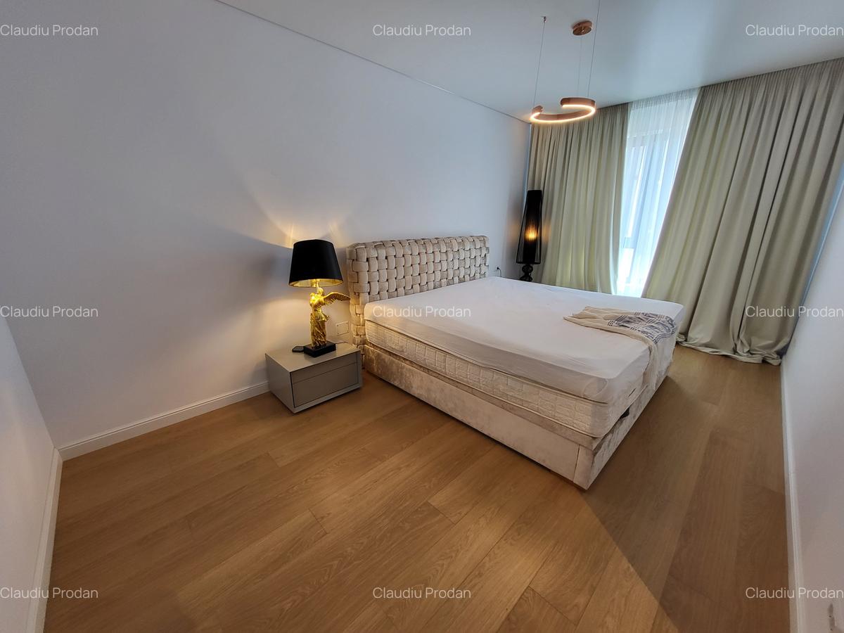 Apartament cu 3 camere decomandat în - 8