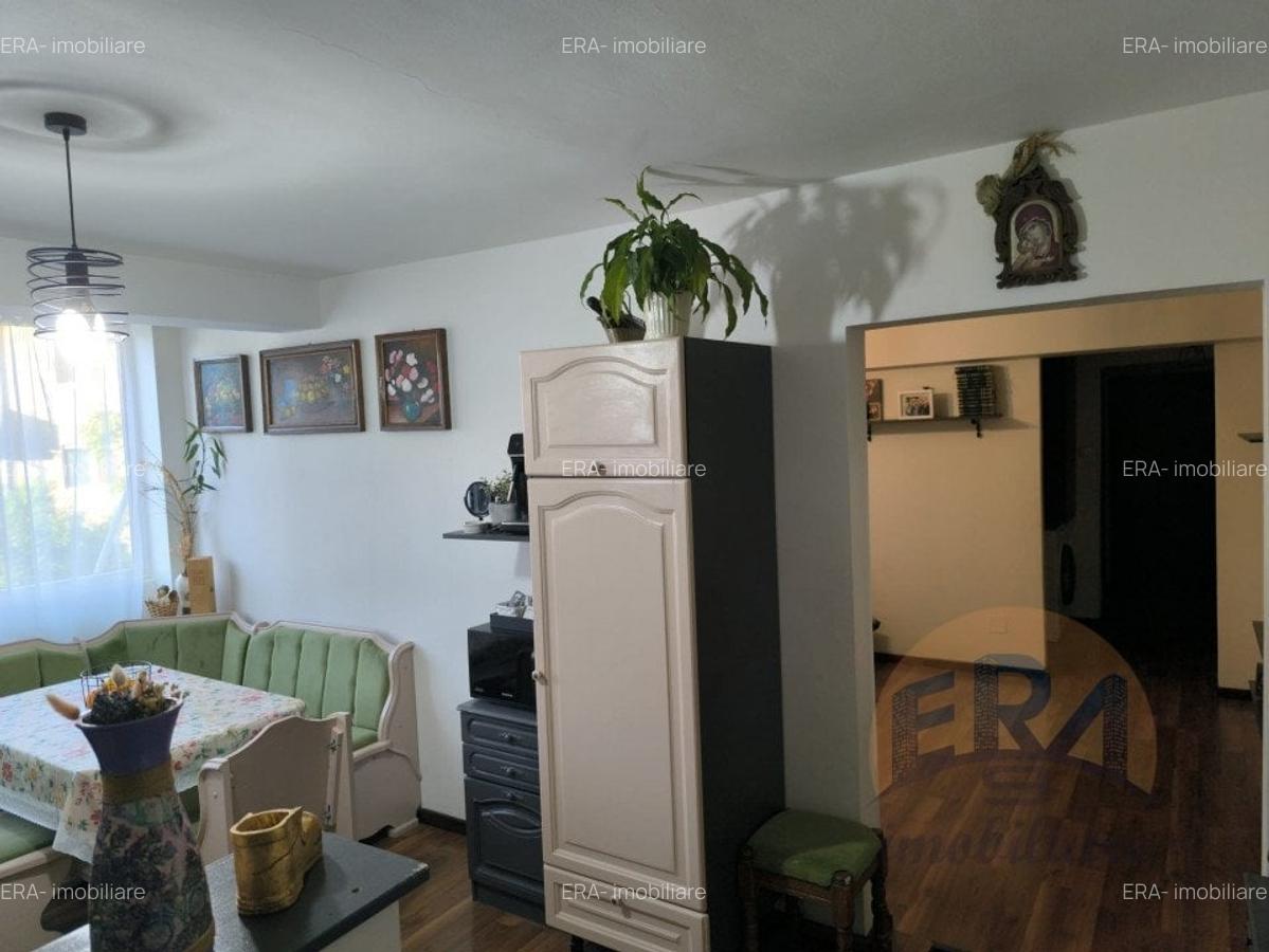 Apartament cu 3 camere semidecomandat, mobilat în Rogerius - 5
