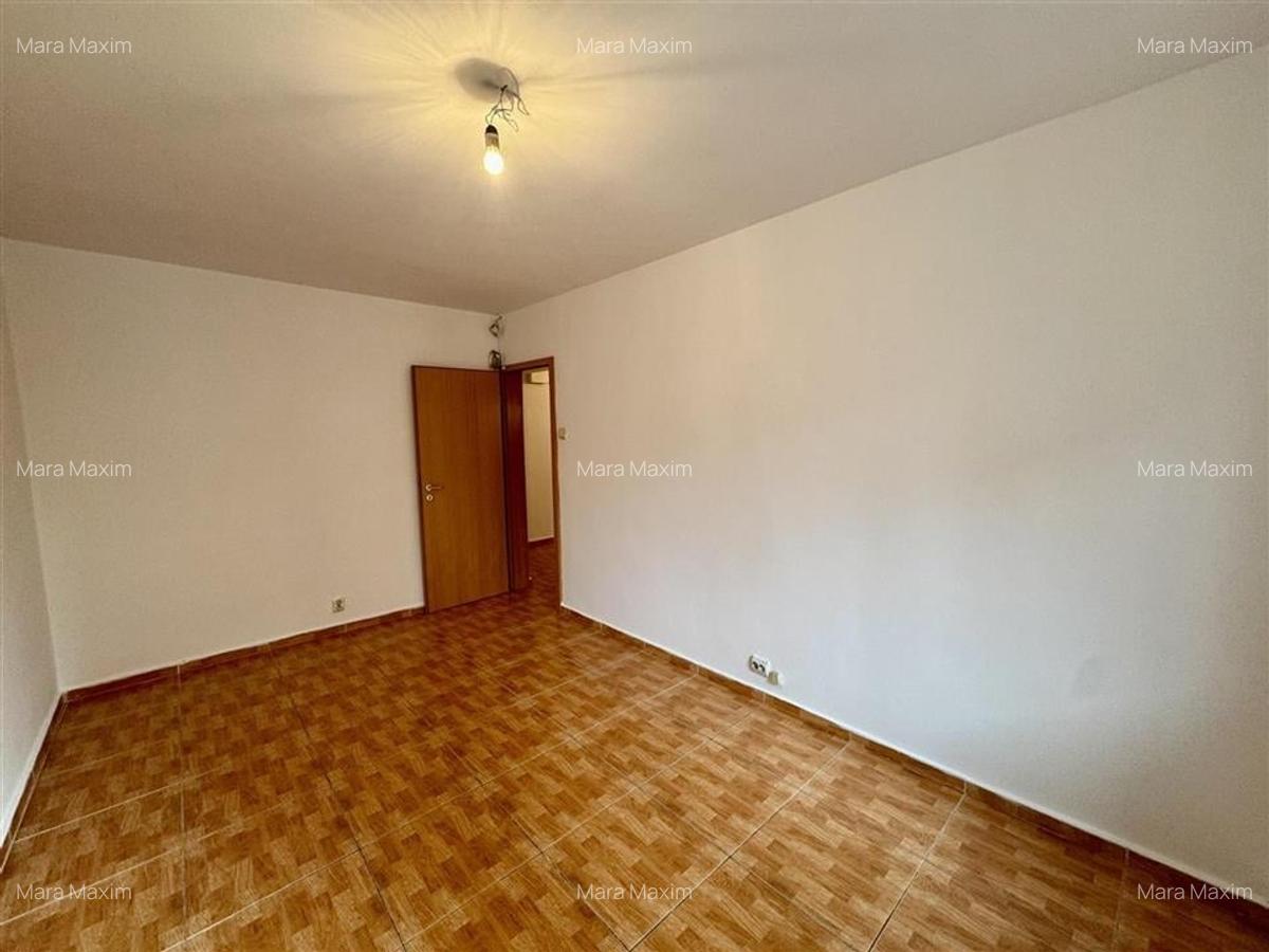 Spatiu comercial de inchiriat cu vitrina si - 7