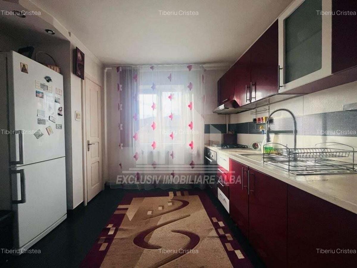 Apartament cu 3 camere decomandate, 2 bai, Cetate - 2