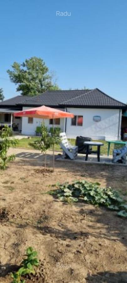 Casă de vânzare în sat Ungureni, comuna Gherghița – confort, natură și acces rapid din A3 - 2
