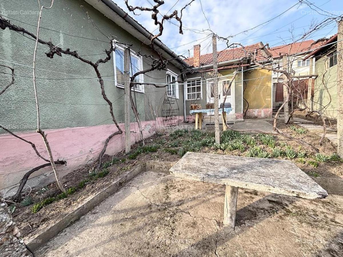 Casa singur in curte - intrare auto - 78 mp util - teren aferent 320 m mp - 13