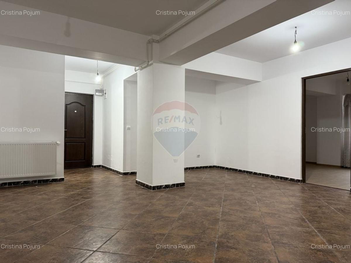 Apartament cu 3 camere de vanzare cu loc de parcare, Calea Barladului - 1