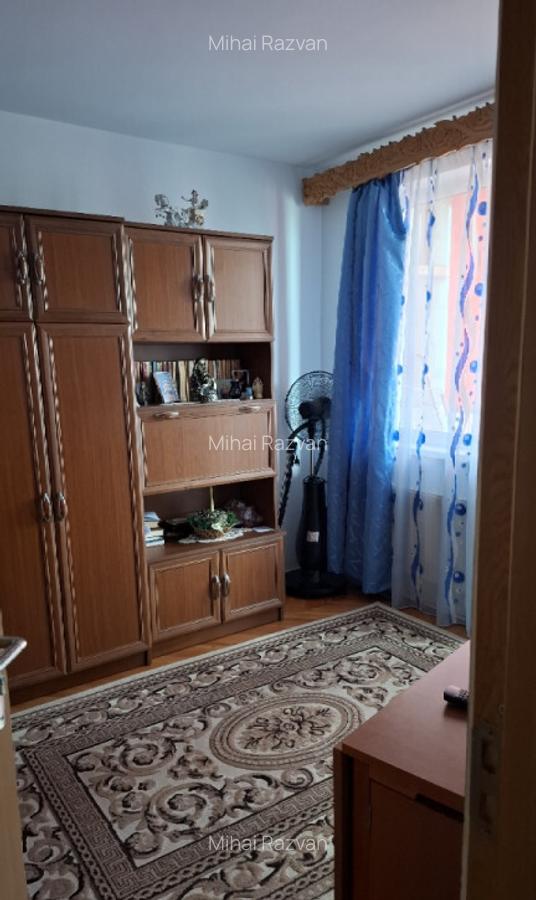 De vanzare apartament 3 camere - 4