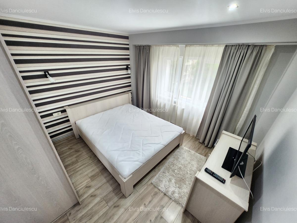 2 Cam-Aradului-3 Min Iulius Town--Mobilat-Centrala-Balcon--Aer conditionat-56 MP - 11
