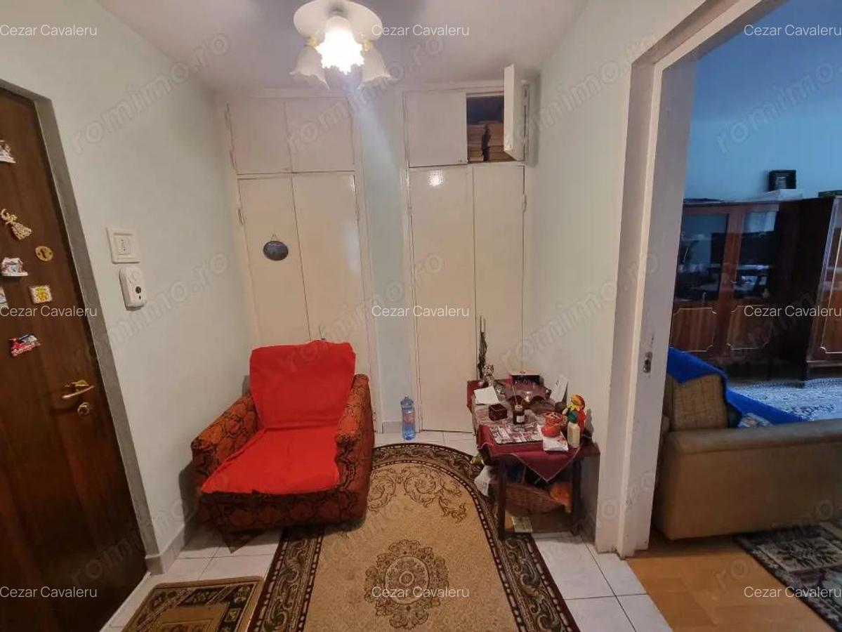 Zona Centrala- 2 camere decomandate, etaj 1 - 4