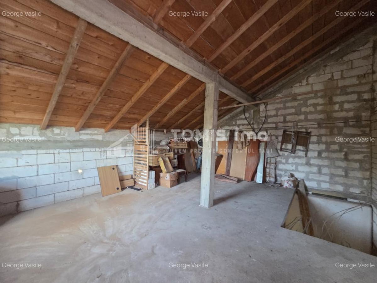 Casa cu mansarda, la rosu, in Lazu - 12