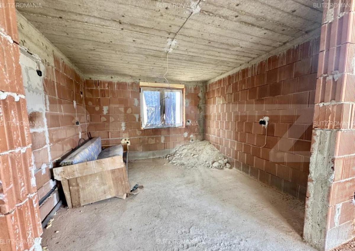 Casa spatioasa cu 5 camere,interior la rosu,423 mp teren,Mic - 10
