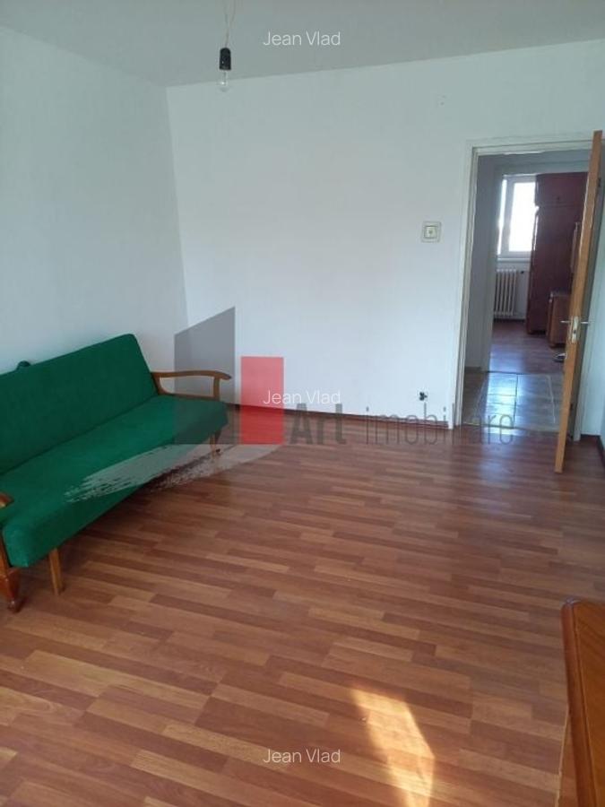 Apartament cu 3 camere semidecomandat în Titulescu - 2