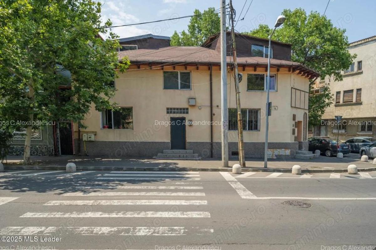 Vanzare imobil 11 camere, intrare Parc Carol - 1