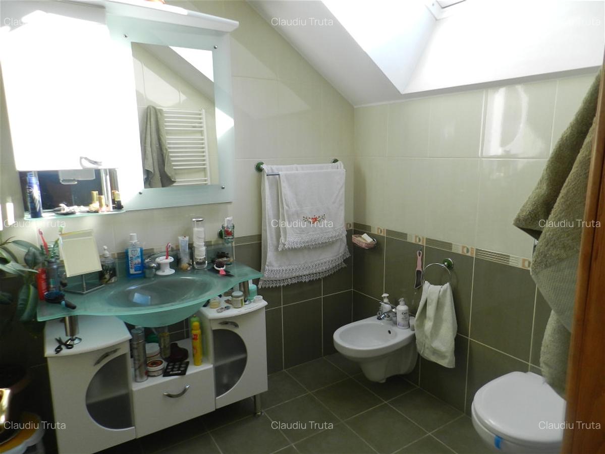 Casa de vanzare, 6 camere, teren 900 mp, Europa - 14