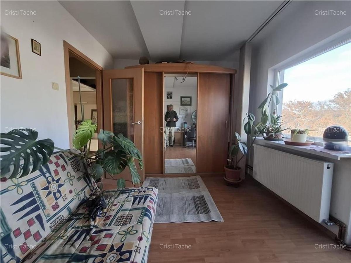 SPITALUL JUDETEAN - 3 cam - 2 bai - 2 balcoane - decomandat - centrala proprie - 10