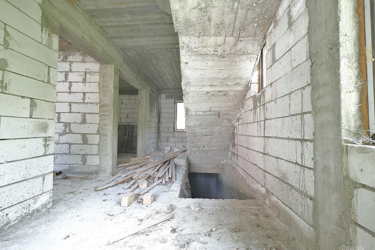 Casă cu 9 camere în Valea Popii - 11