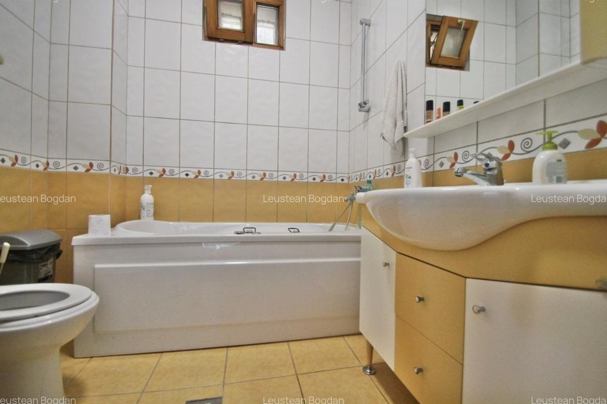 Casă cu 8 camere în Tomis II - 17