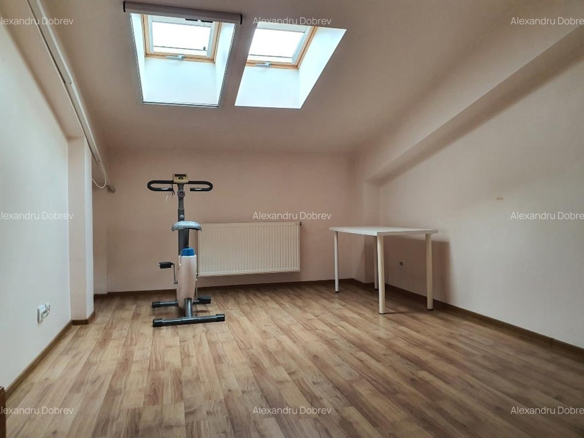 Apartament cu 5 camere decomandat în Titan - 4
