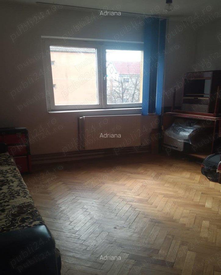 De vanzare apartament cu 3 camere in zona Soarelui decomandat etaj 3 langa Scoala Generala 30 - 4